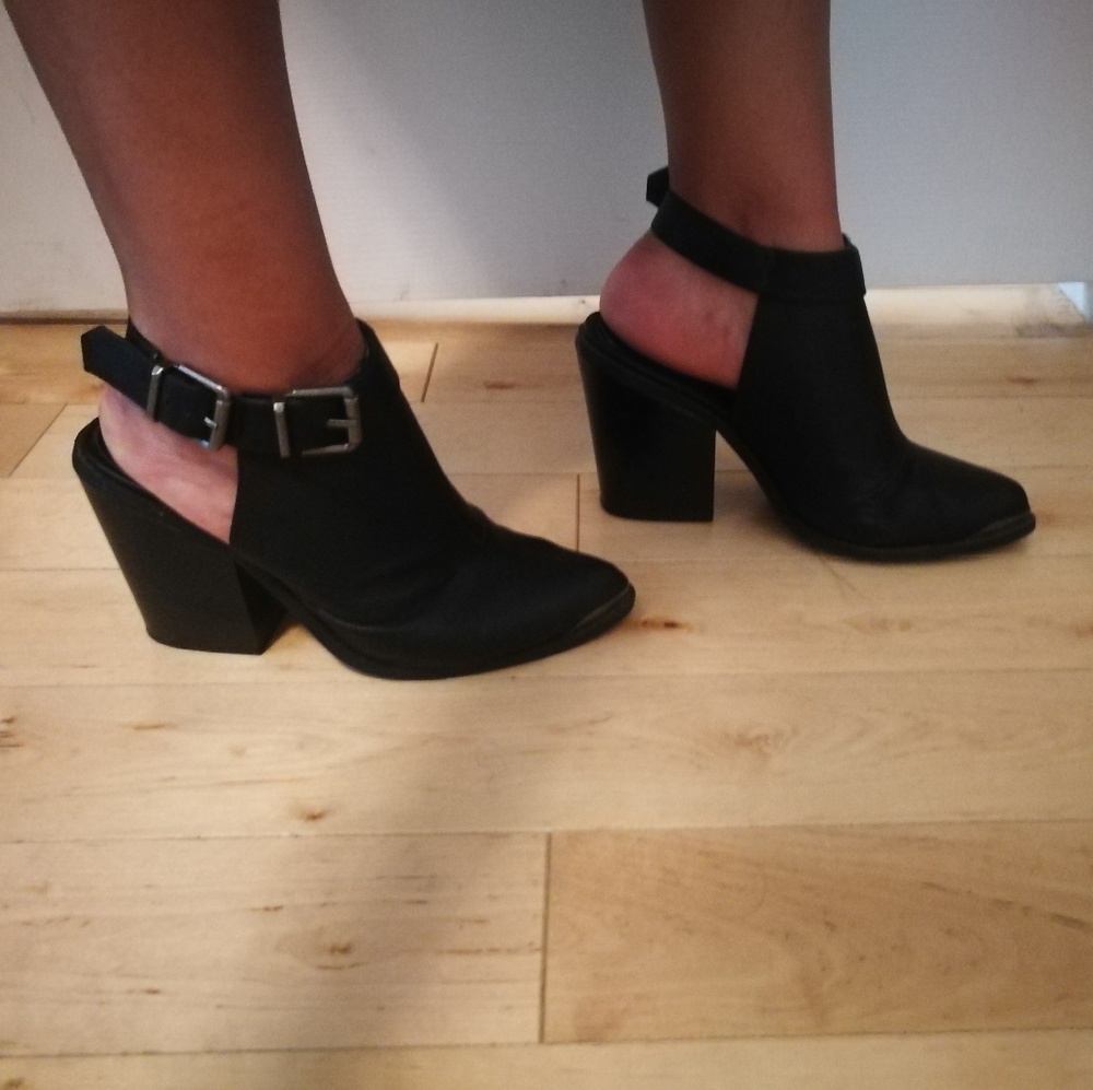 High heels - Picture 4 of 4